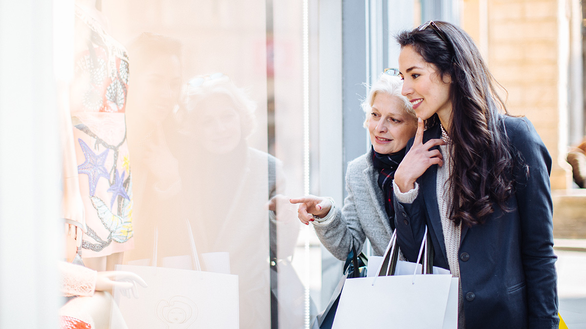 Celebrate moms, dads & grads with smart emails